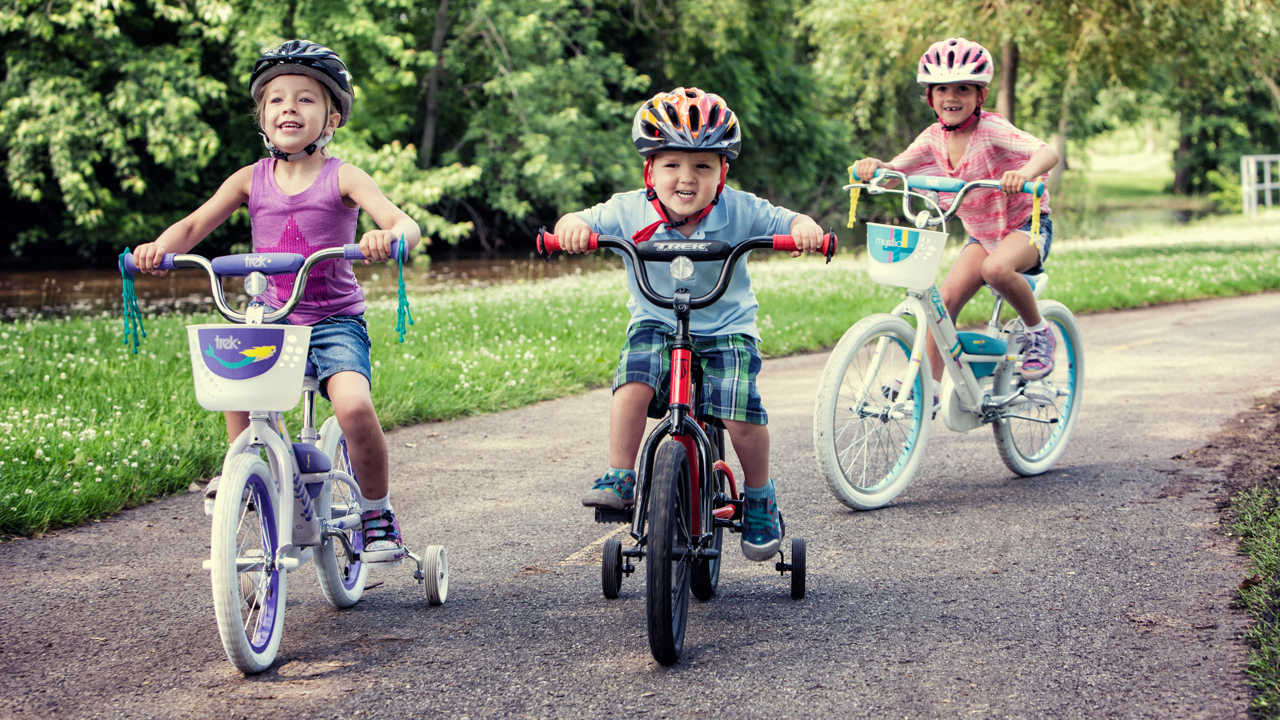 kids riding cycle